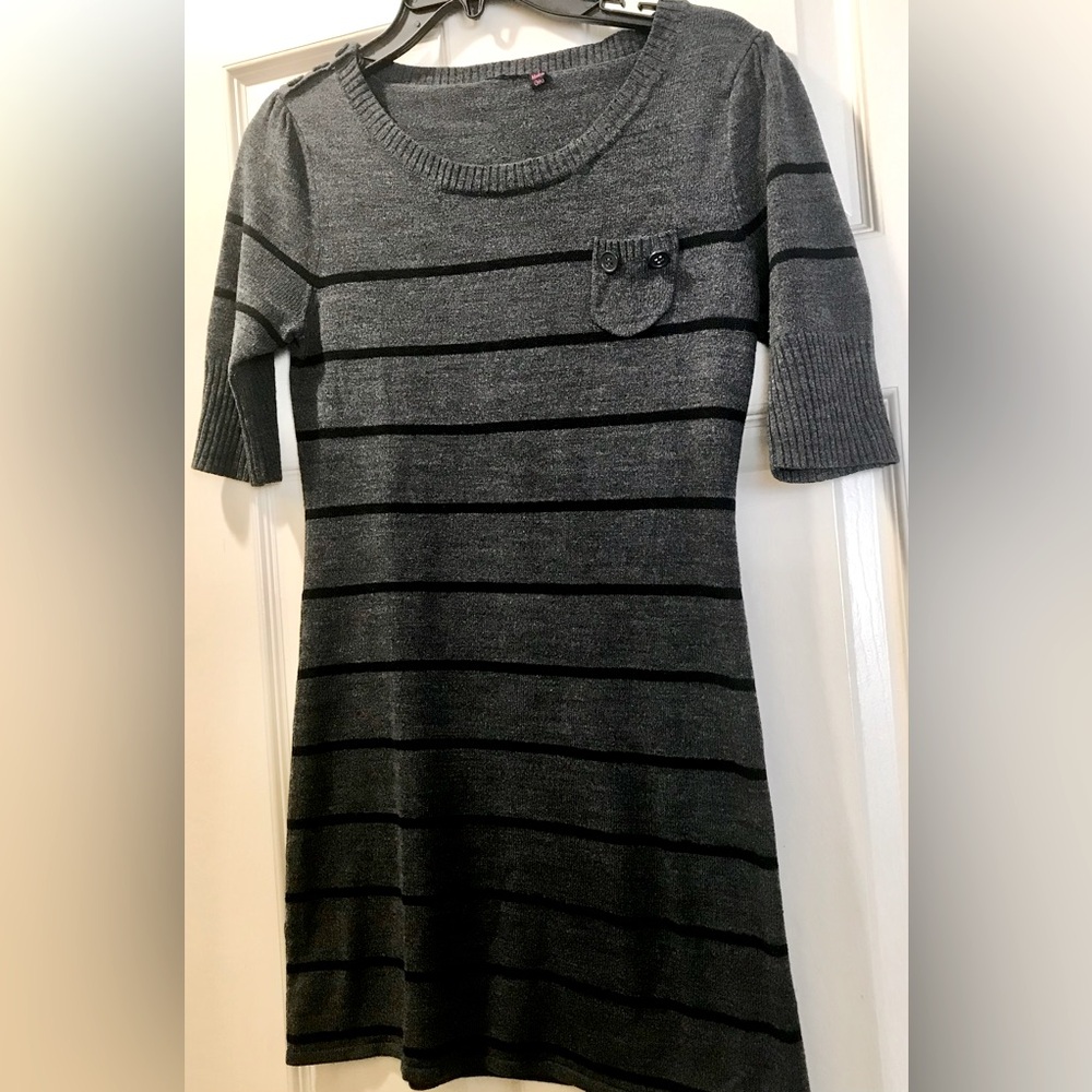 Stripped Gray Tunic/Sweater for Juniors Large with Elbow Sleeves and Crew Neck